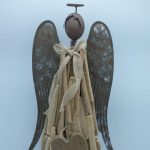 Drevený anjel s plechovými krídlami 50 cm